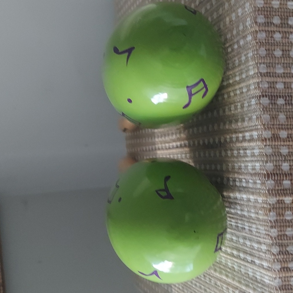 Kawasaki Green Musical Notes Handcrafted Wooden Maracas Instrument - Picture 5 of 11